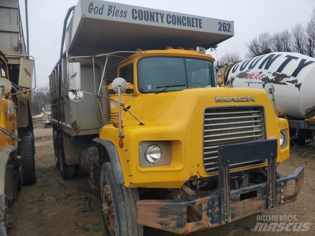 Mack DM690SX Kipper