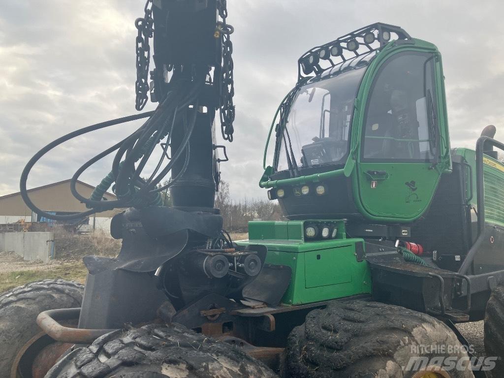 John Deere 1270G Harvester