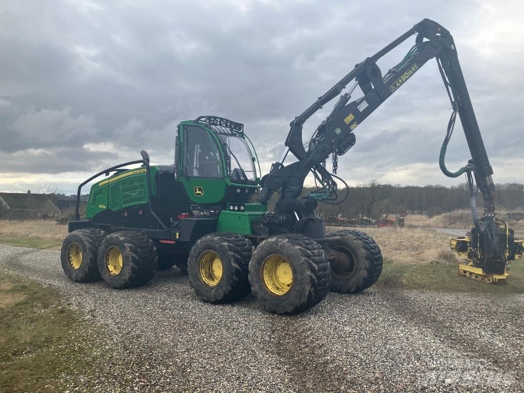 John Deere 1270G Harvester