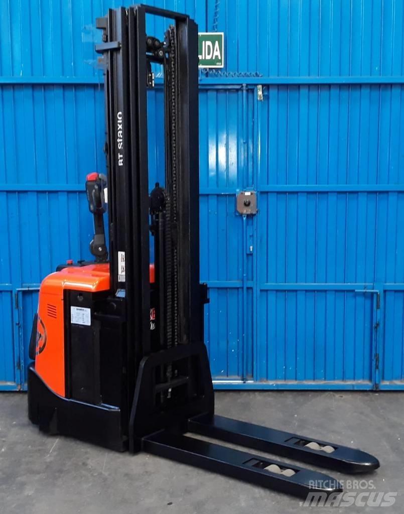 BT SPE 125 Zelfrijdende stapelaars