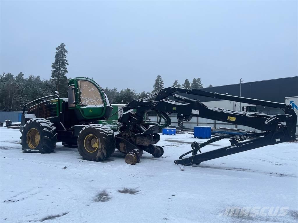 John Deere 1470G Harvester