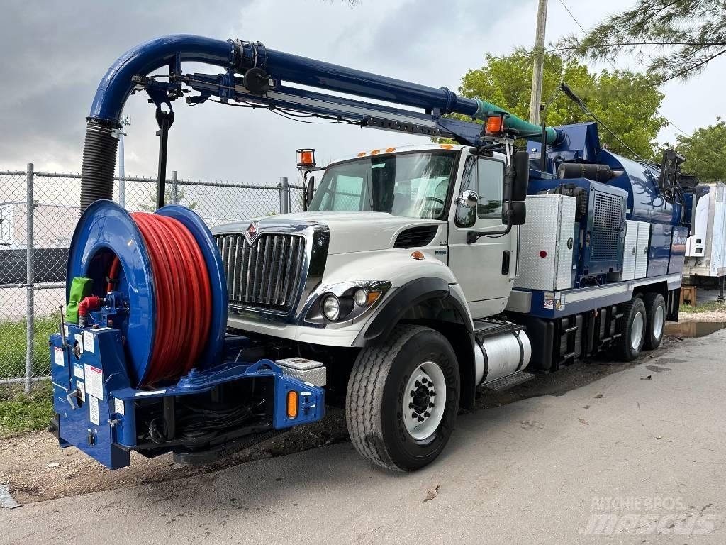 International 7500 Saug- und Druckwagen