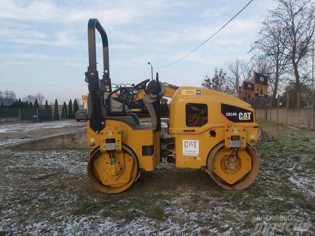 CAT CB 24 B Tandemwalzen