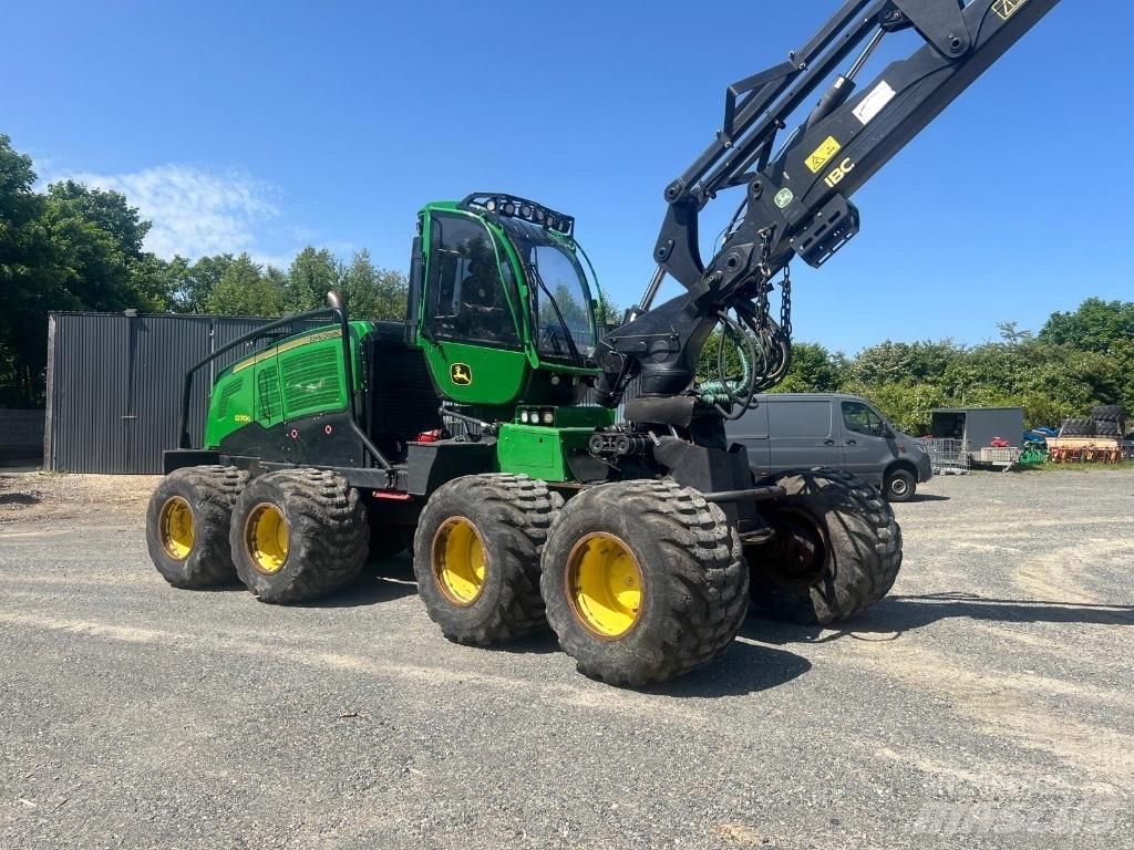 John Deere 1270 G Harvester