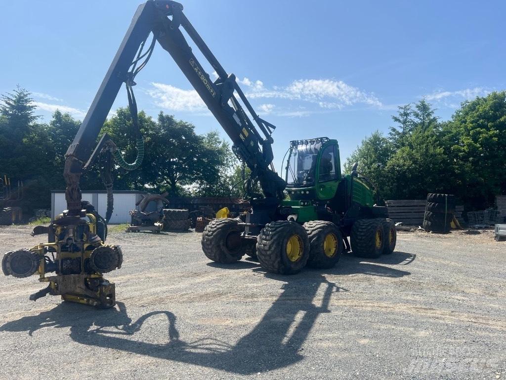 John Deere 1270 G Harvester