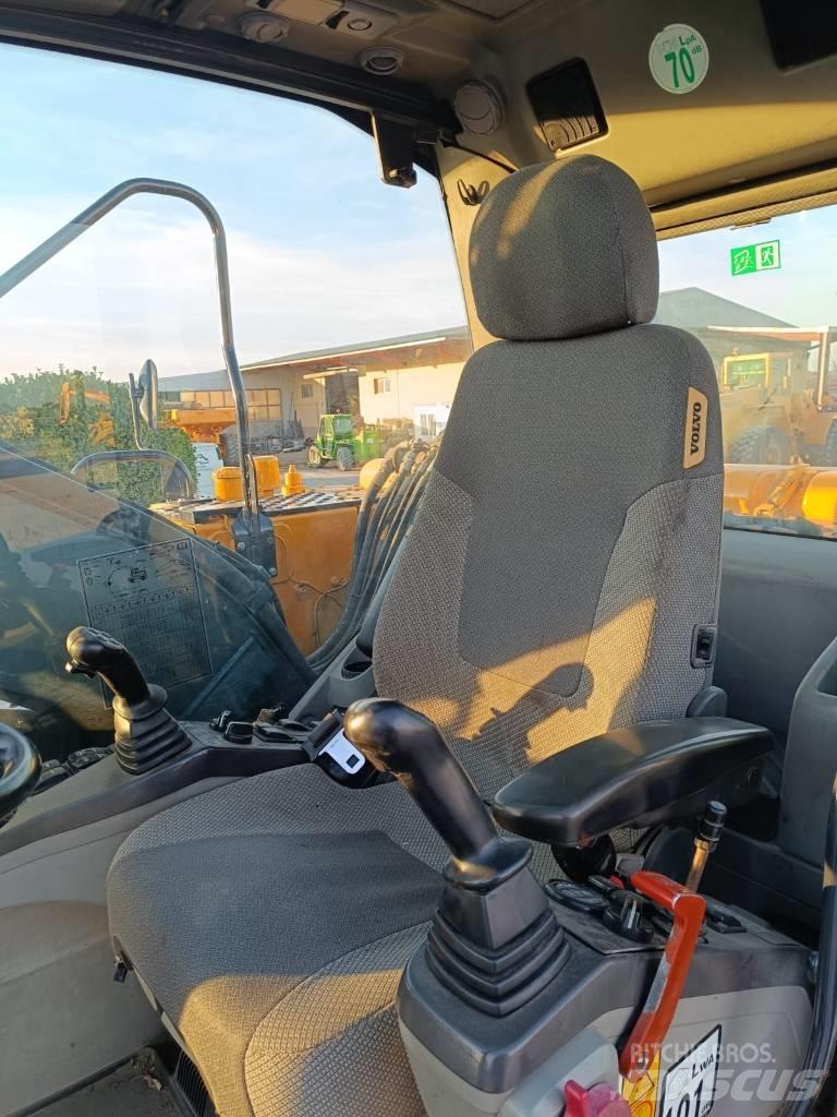 Volvo EW 140 C Mobilbagger