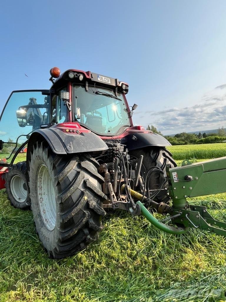 Valtra N155 Versu Traktoren