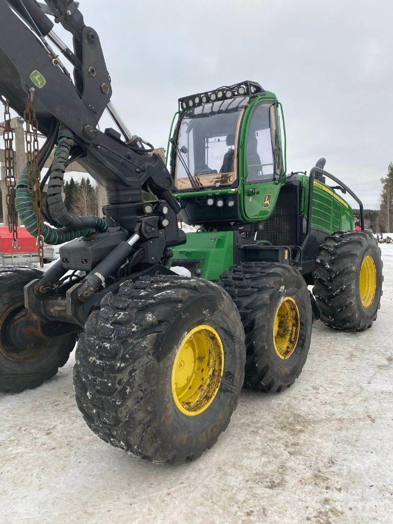 John Deere 1470G Harvester