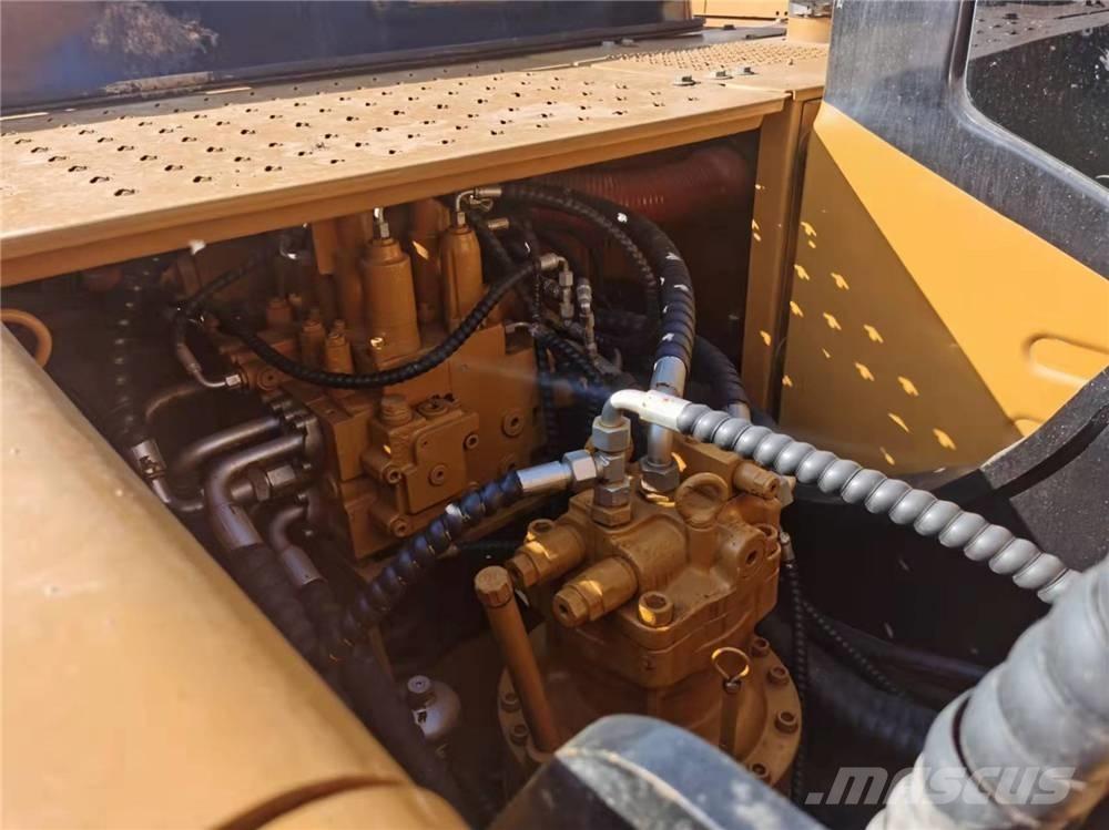 Sany SY 215 C Raupenbagger