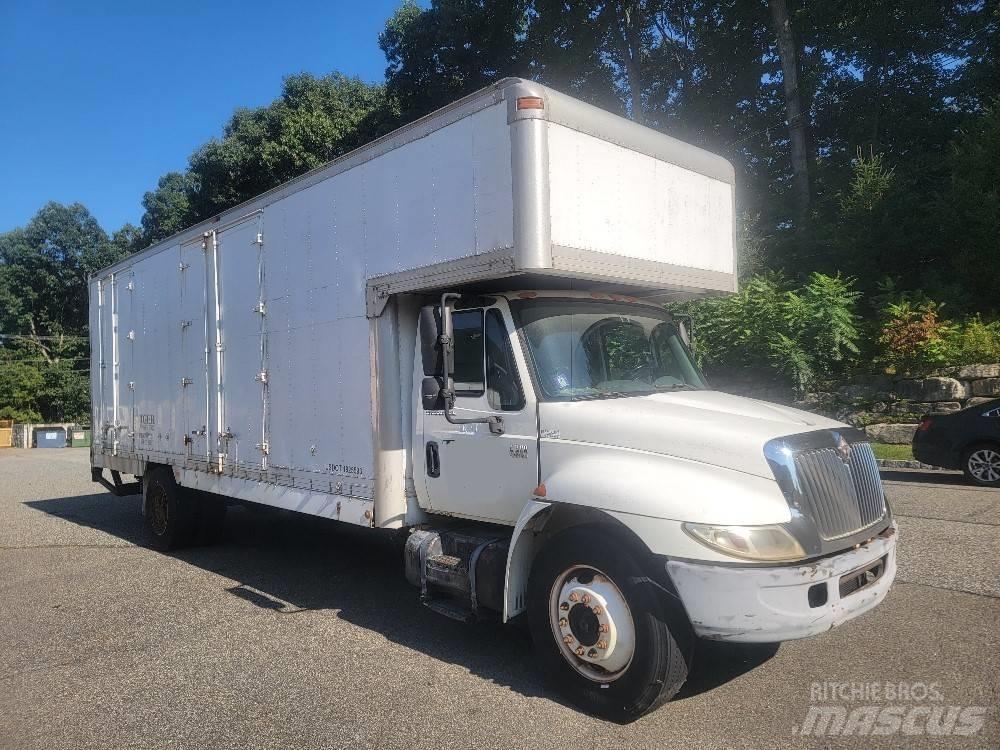 International 4300 Kofferaufbau