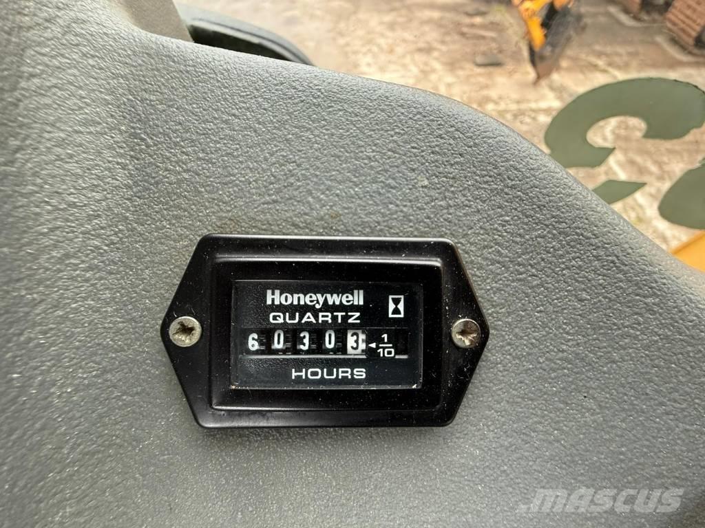 Komatsu WB 93 S-5 Baggerlader
