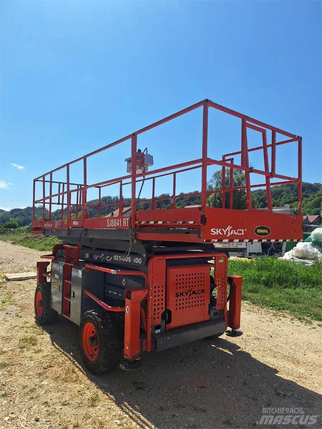 SkyJack 8841RT Scheren-Arbeitsbühnen