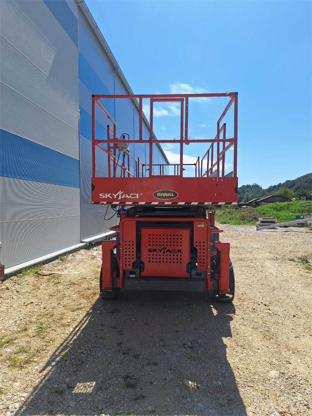 SkyJack 8841RT Scheren-Arbeitsbühnen