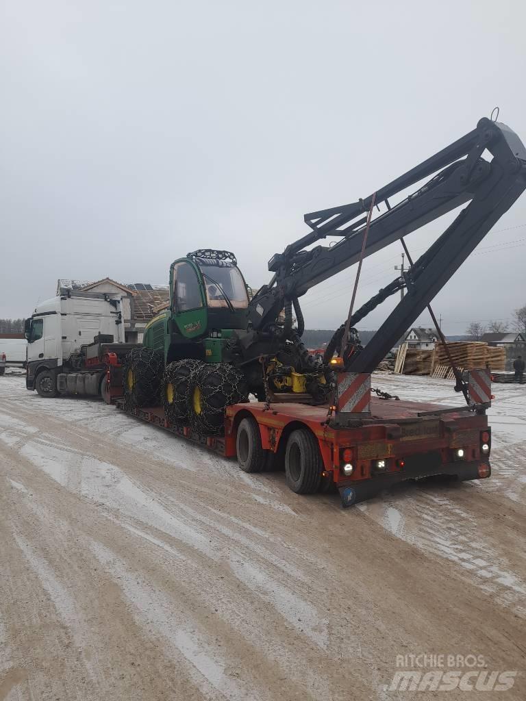 John Deere 1070 E Harvester