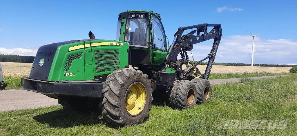 John Deere 1170 E Harvester