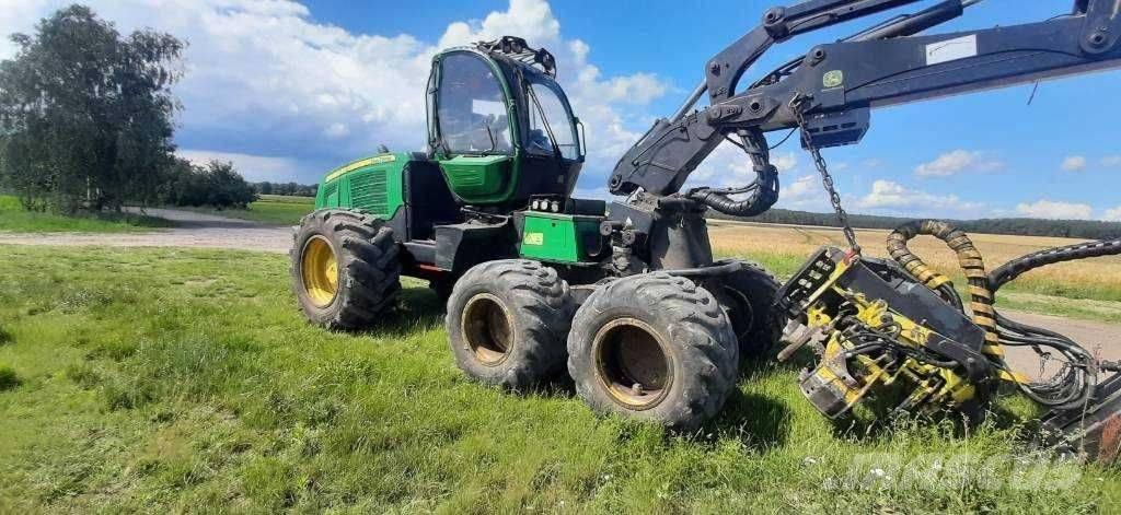 John Deere 1170 E Harvester