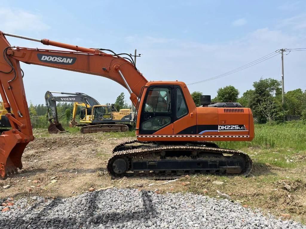 Doosan DH 225 Raupenbagger