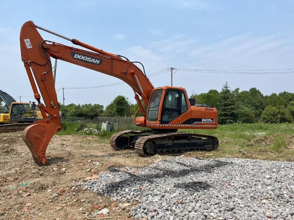 Doosan DH 225 Raupenbagger