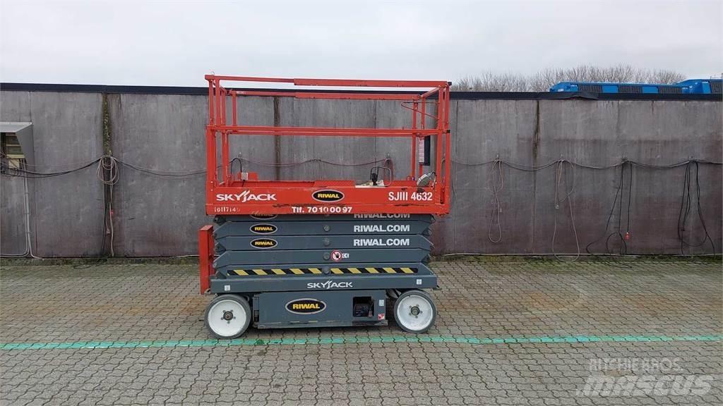 SkyJack SJIII4632 Scheren-Arbeitsbühnen