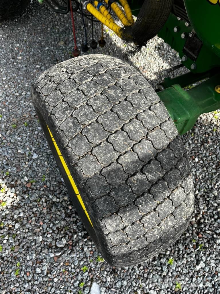 John Deere 3045 R Traktoren