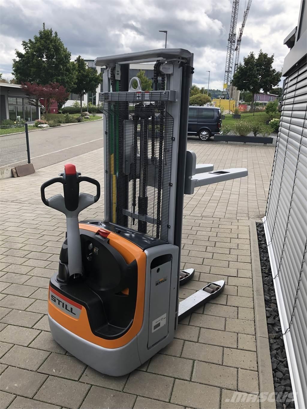 Still EXV 14C Zelfrijdende stapelaars