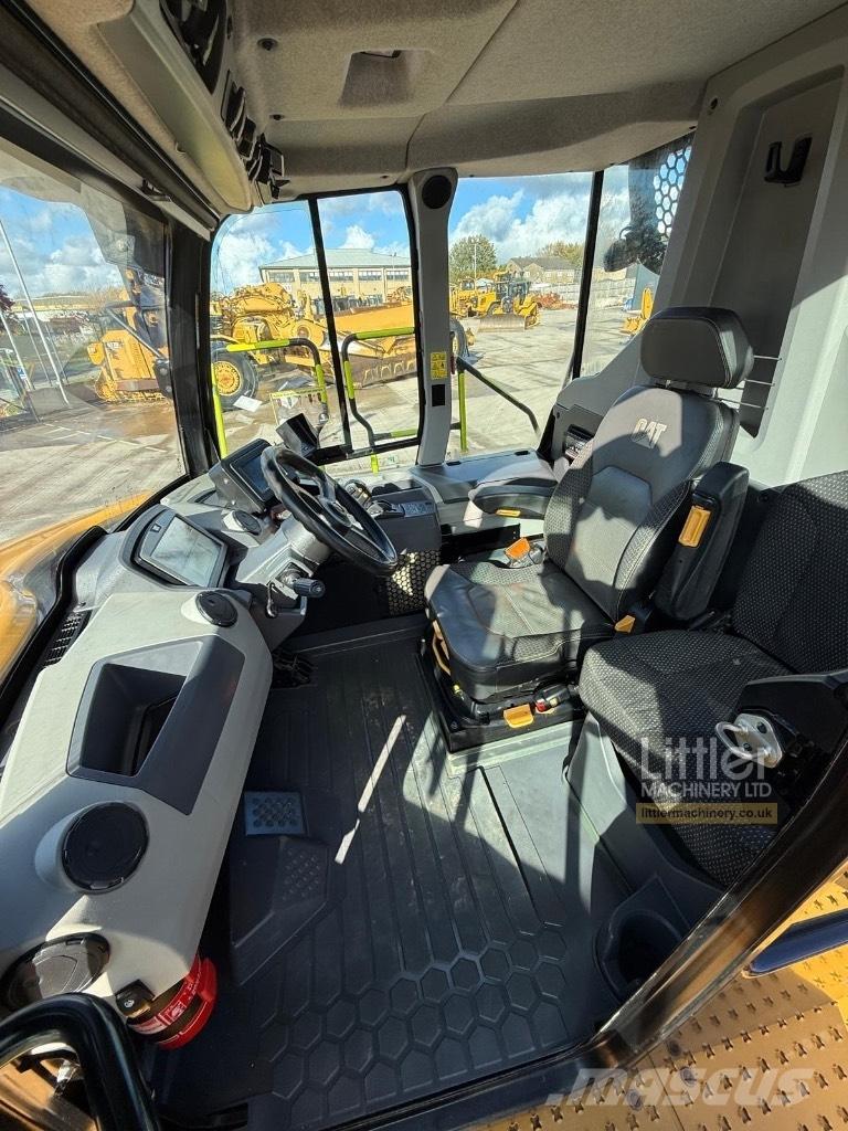 CAT 730 Dumper - Knickgelenk