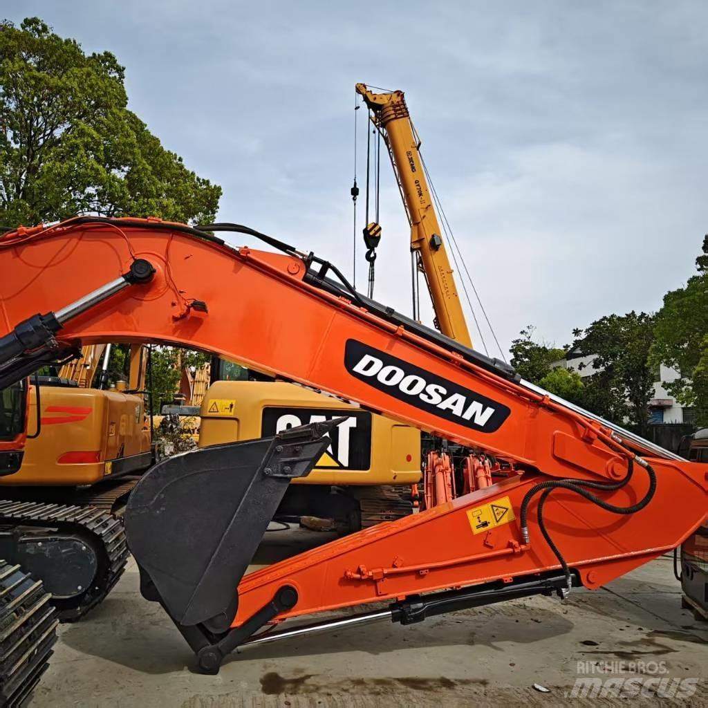 Doosan DX 225 Raupenbagger