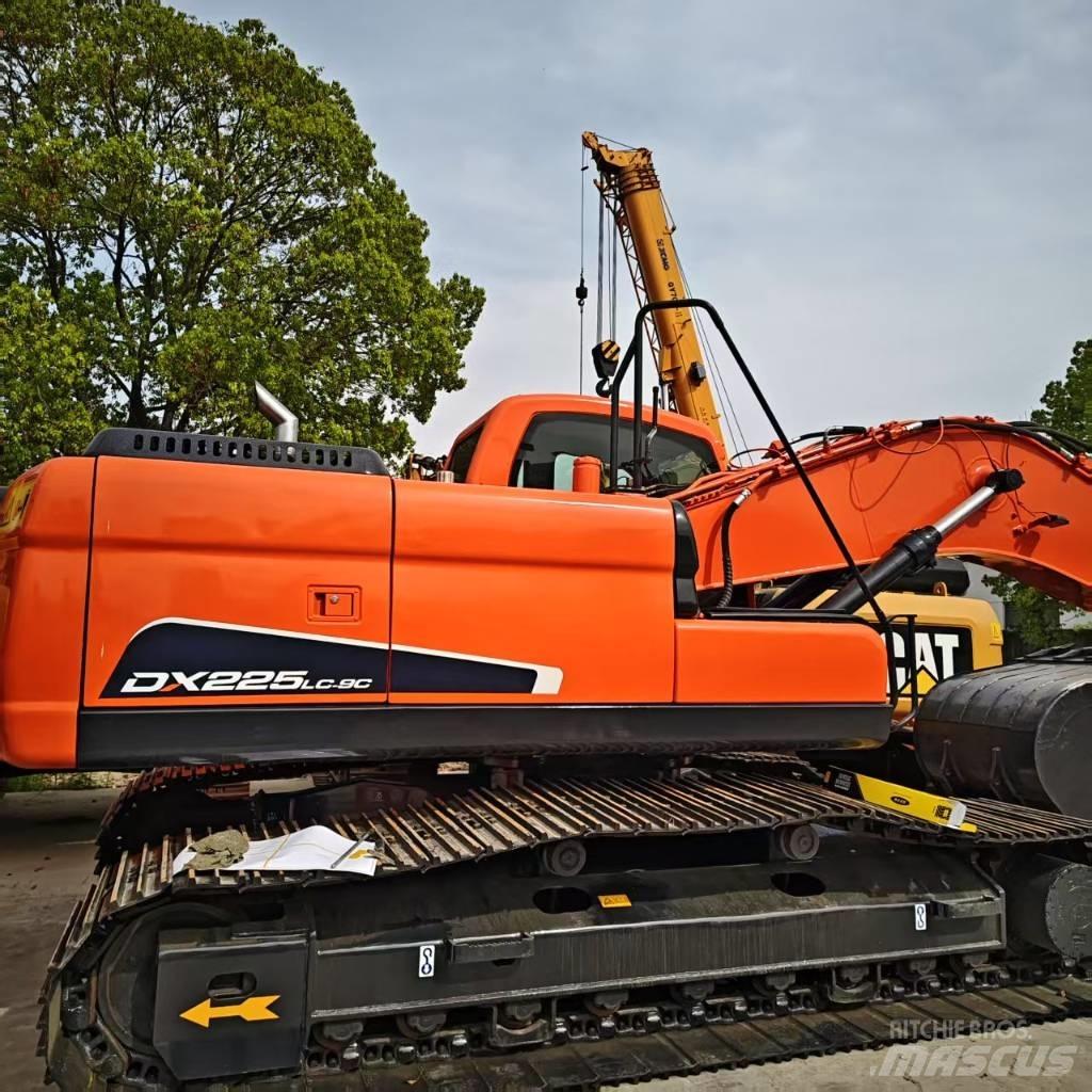 Doosan DX 225 Raupenbagger