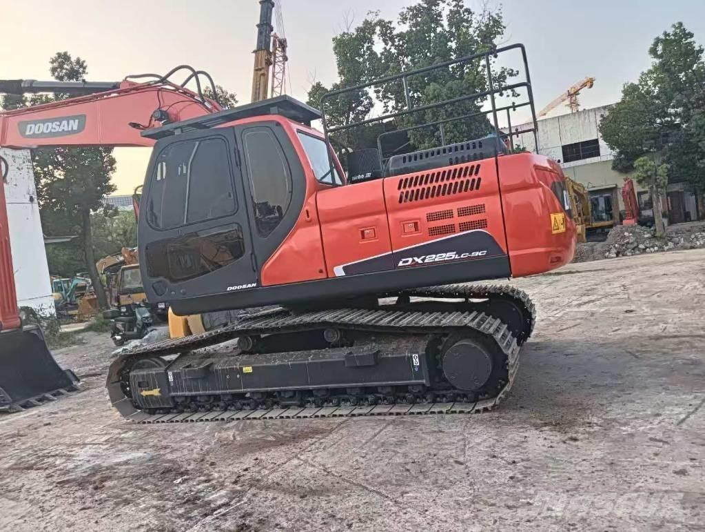 Doosan DX 225LC-9C Raupenbagger