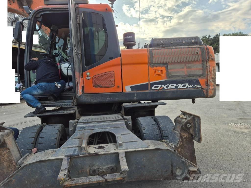 Doosan DX 210 W Mobilbagger