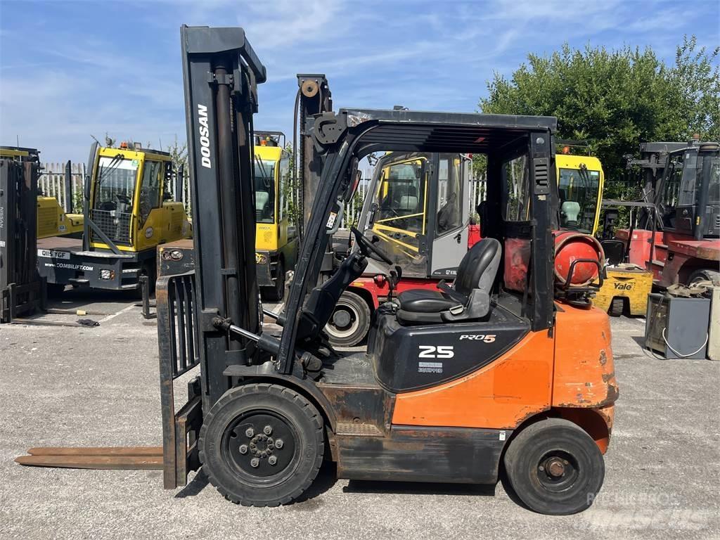 Doosan G25E-5 LPG heftrucks