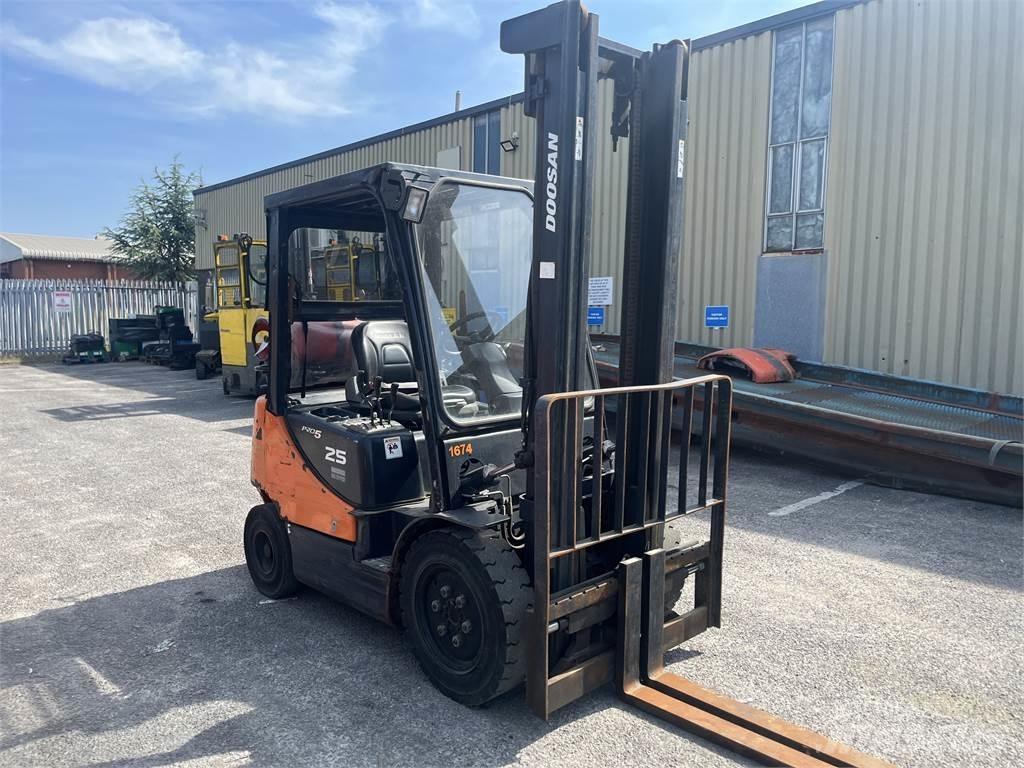 Doosan G25E-5 LPG heftrucks