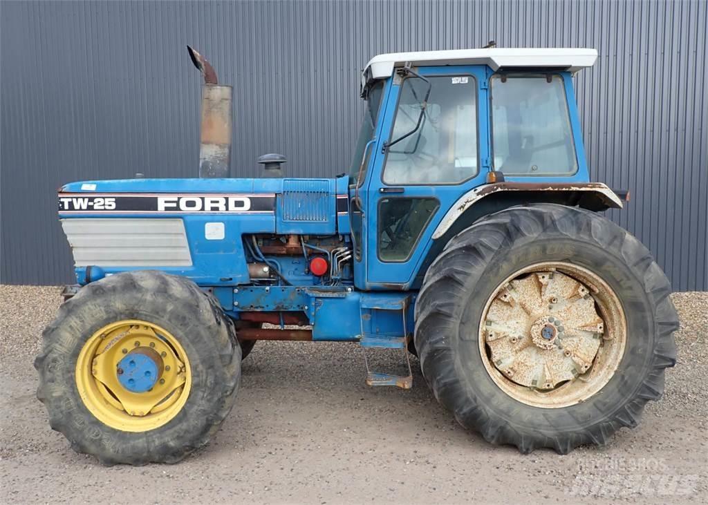 Ford TW25 Traktoren