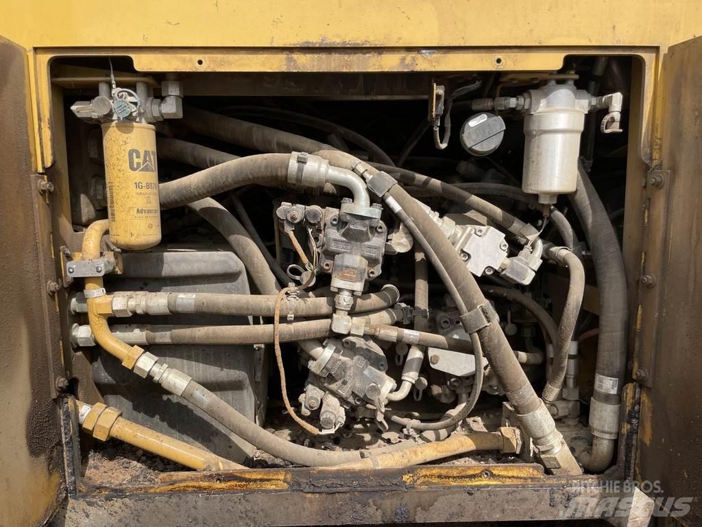 CAT AP555F Strassenfertiger