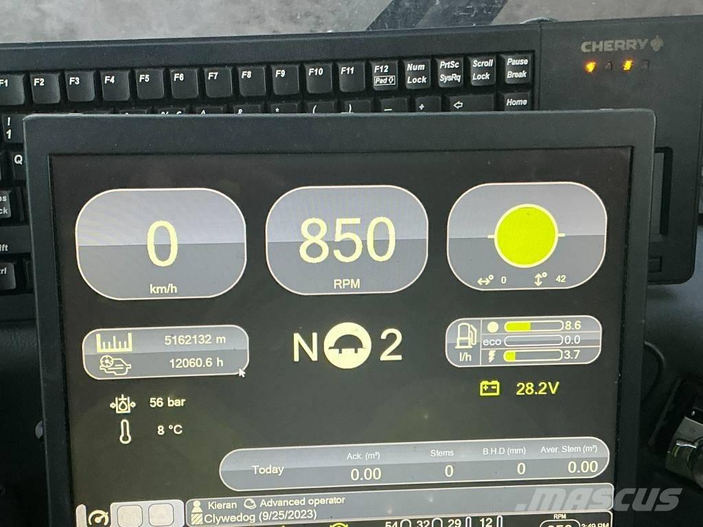 Komatsu 901 TX Harvester