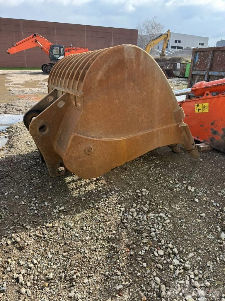 Hitachi ZX690 LCR - 6 Raupenbagger