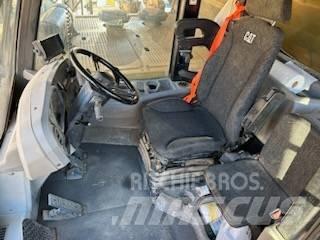 CAT 777F Dumper - Knickgelenk