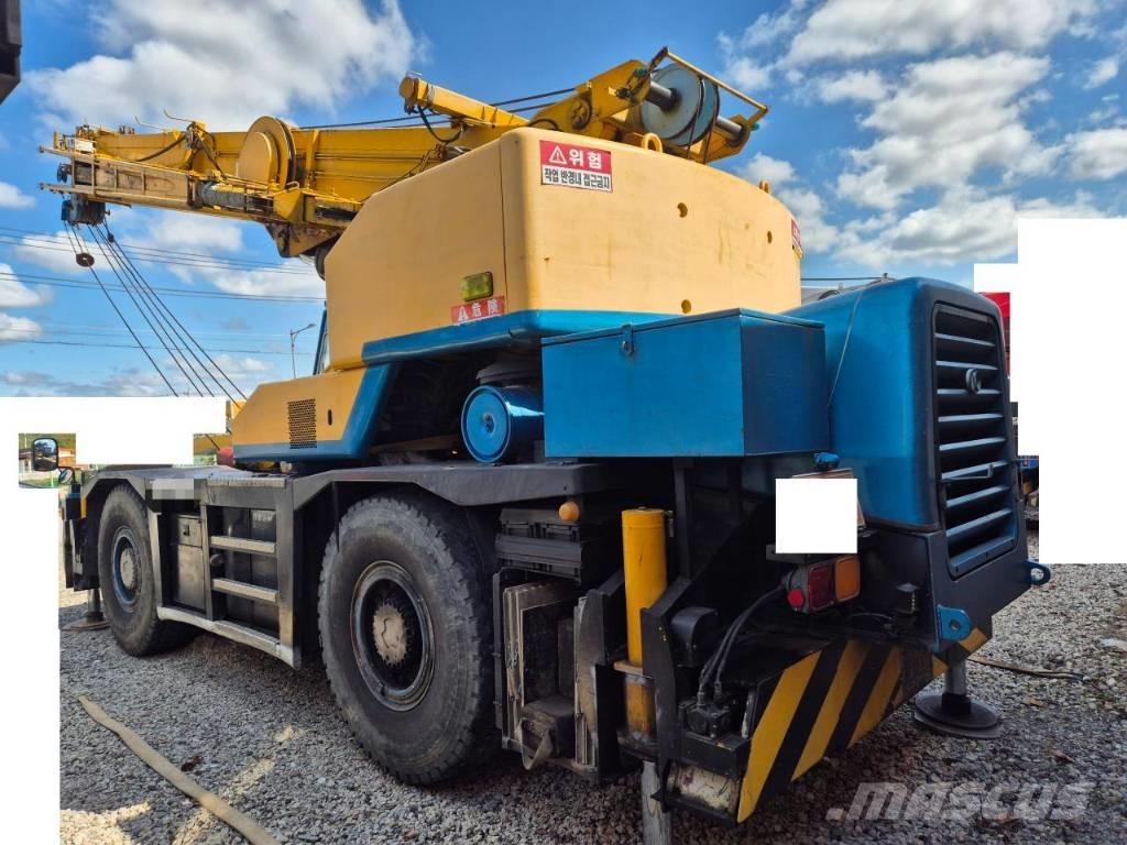 Kato KR 35 H Ruwterrein kranen