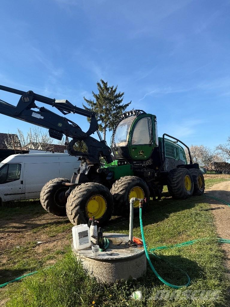 John Deere 1270 E Harvester