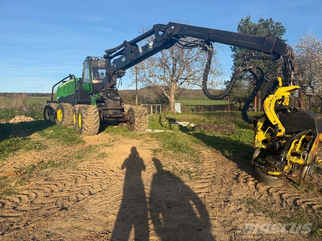 John Deere 1270 E Harvester
