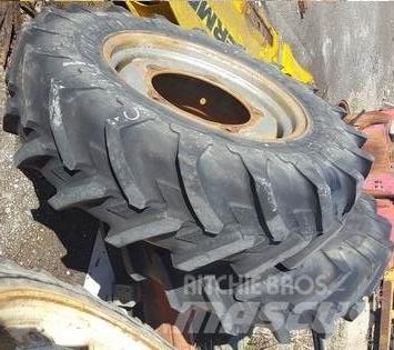  Pneus 12.4R24 Reifen