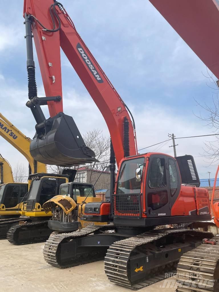 Doosan DX225lc-9 Raupenbagger