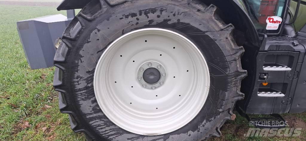 Valtra T235 active Traktoren