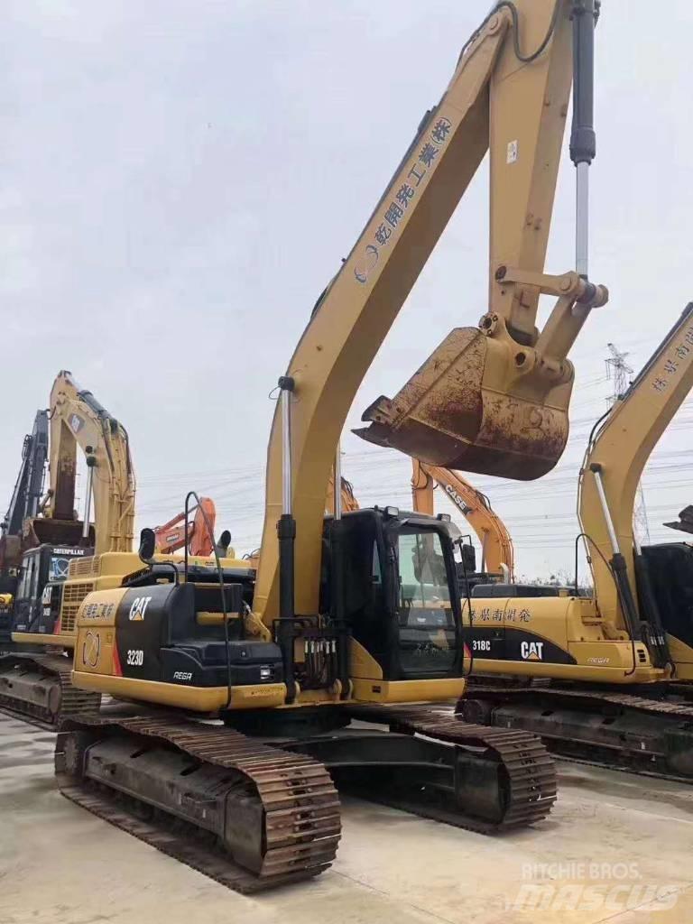 CAT 323 Raupenbagger