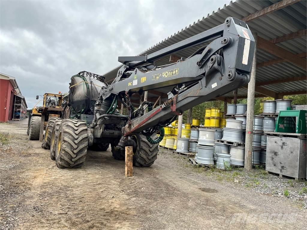 John Deere 1470G Harvester
