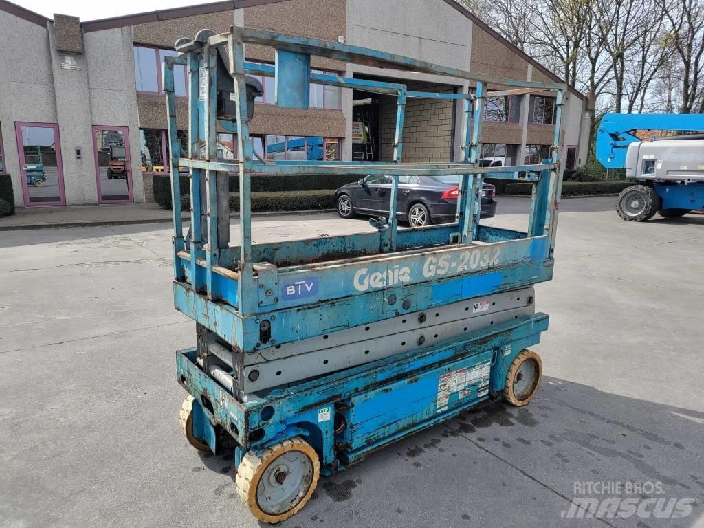 Genie GS 2032 Scheren-Arbeitsbühnen