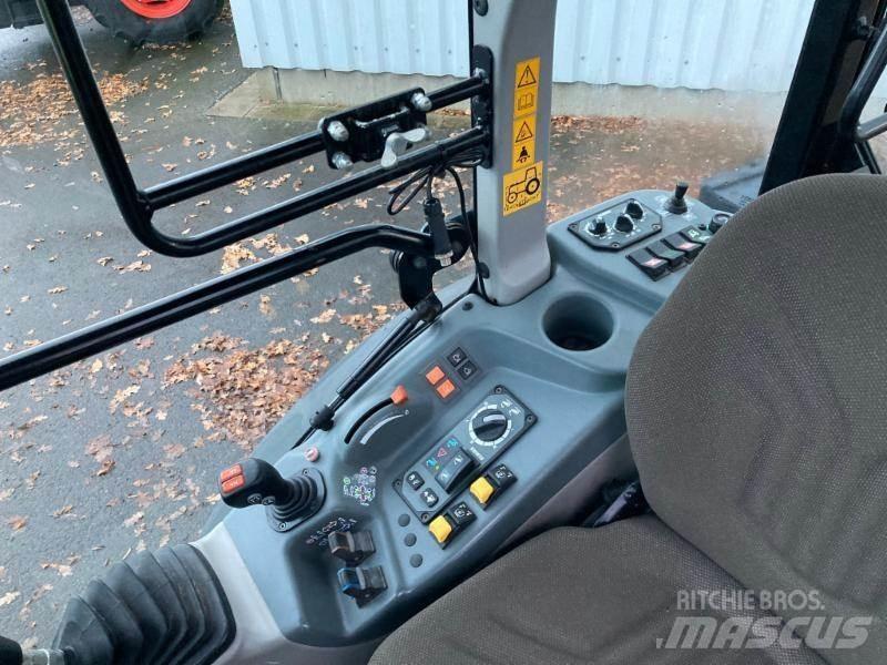 CLAAS NEXOS 240 S Traktoren