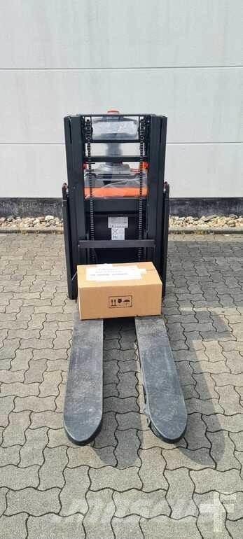 Toyota BT SPE200D Zelfrijdende stapelaars