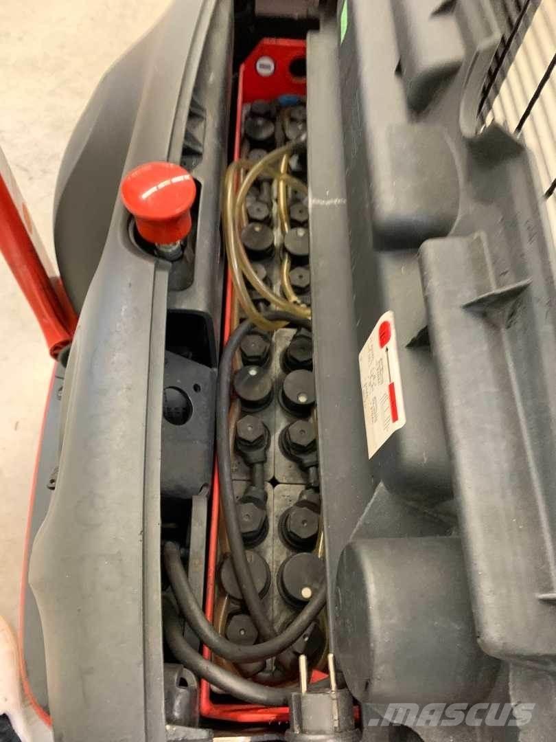 Linde L12 Zelfrijdende stapelaars