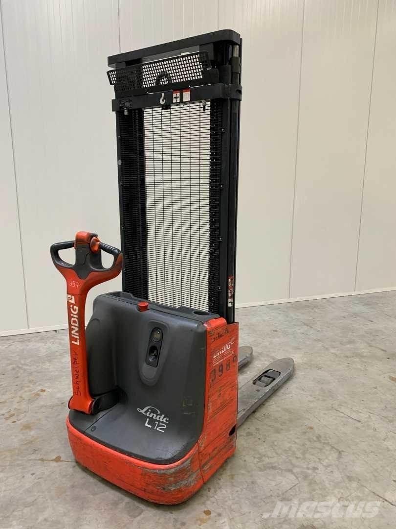 Linde L12 Zelfrijdende stapelaars